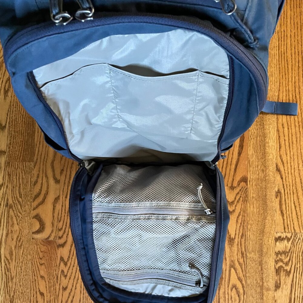 Fjallraven Raven 28L Backpack, Excellent Condition, Navy Blue - Picture 4 of 10